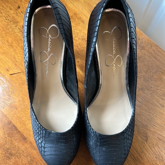 Excellent condition Jessica Simpson animal print embossed pumps - Picture 2 of 4